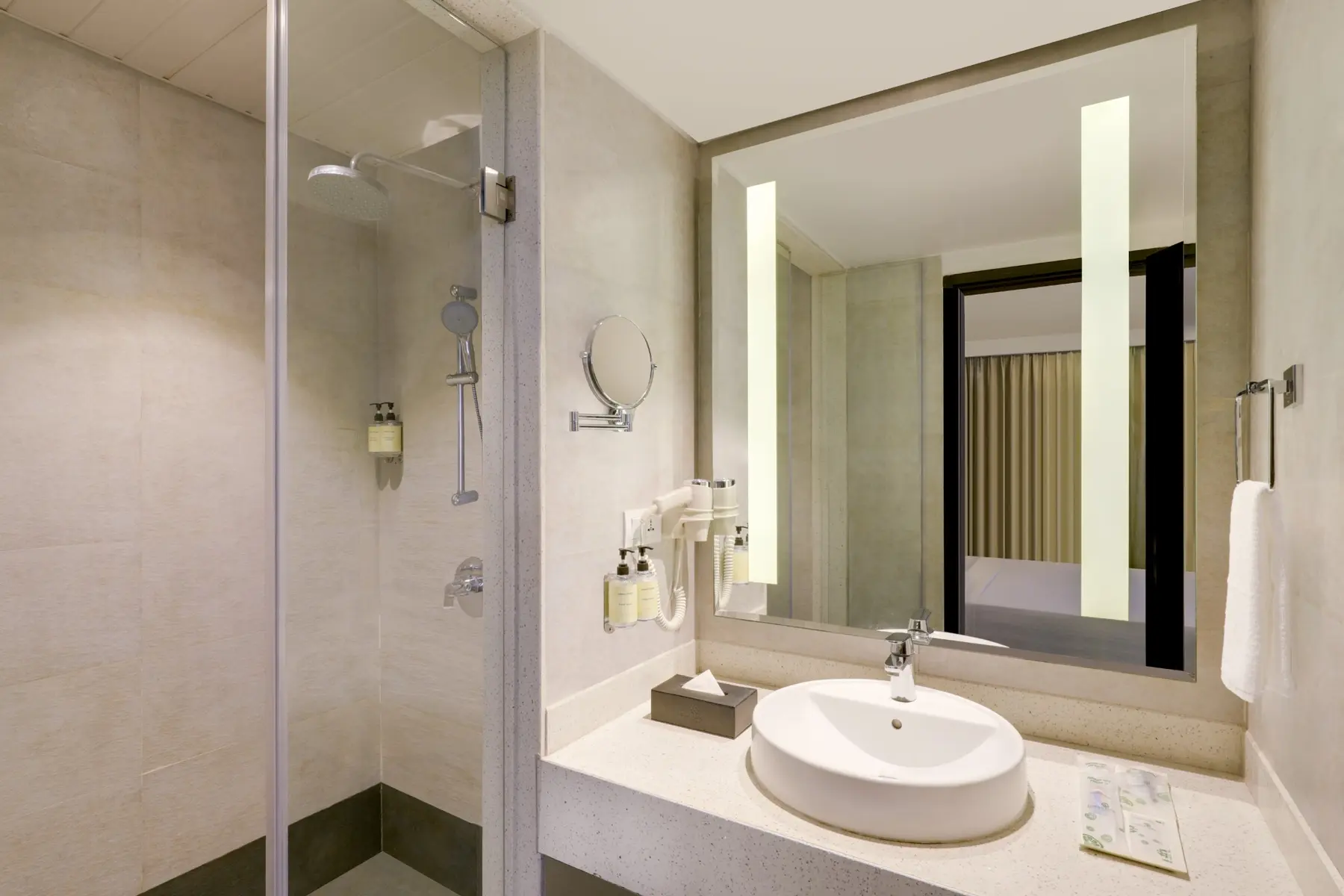 Junior King Suite bathroom