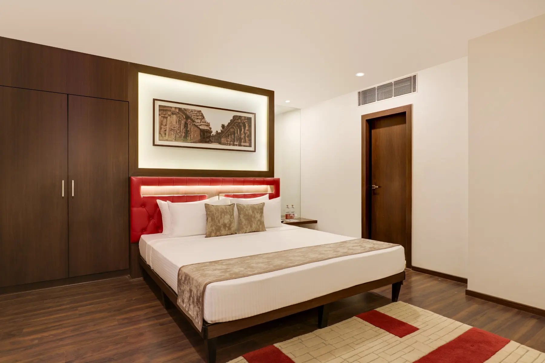 Junior King Suite bedroom at The Phlox