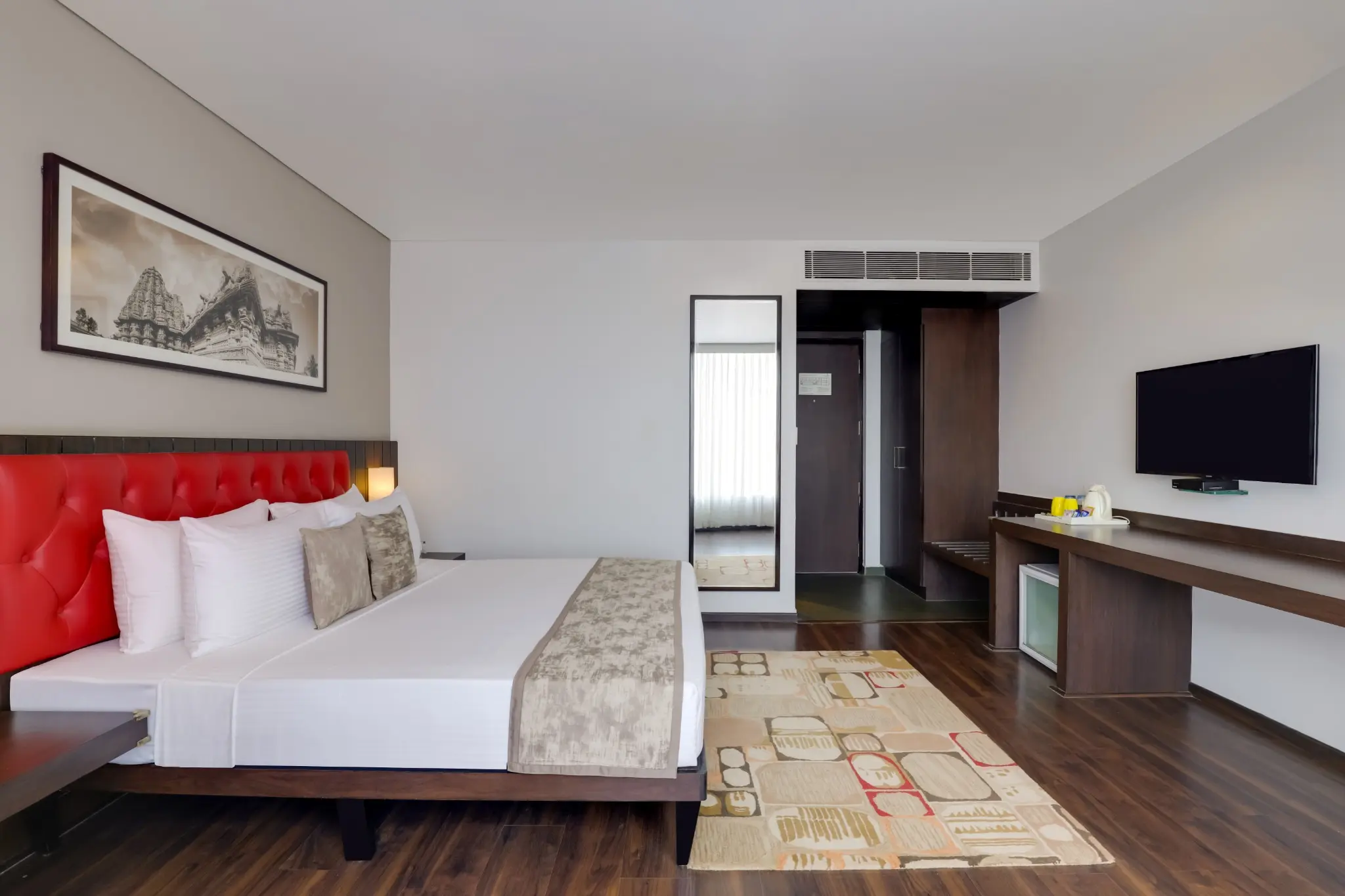 Premier King Room bedroom