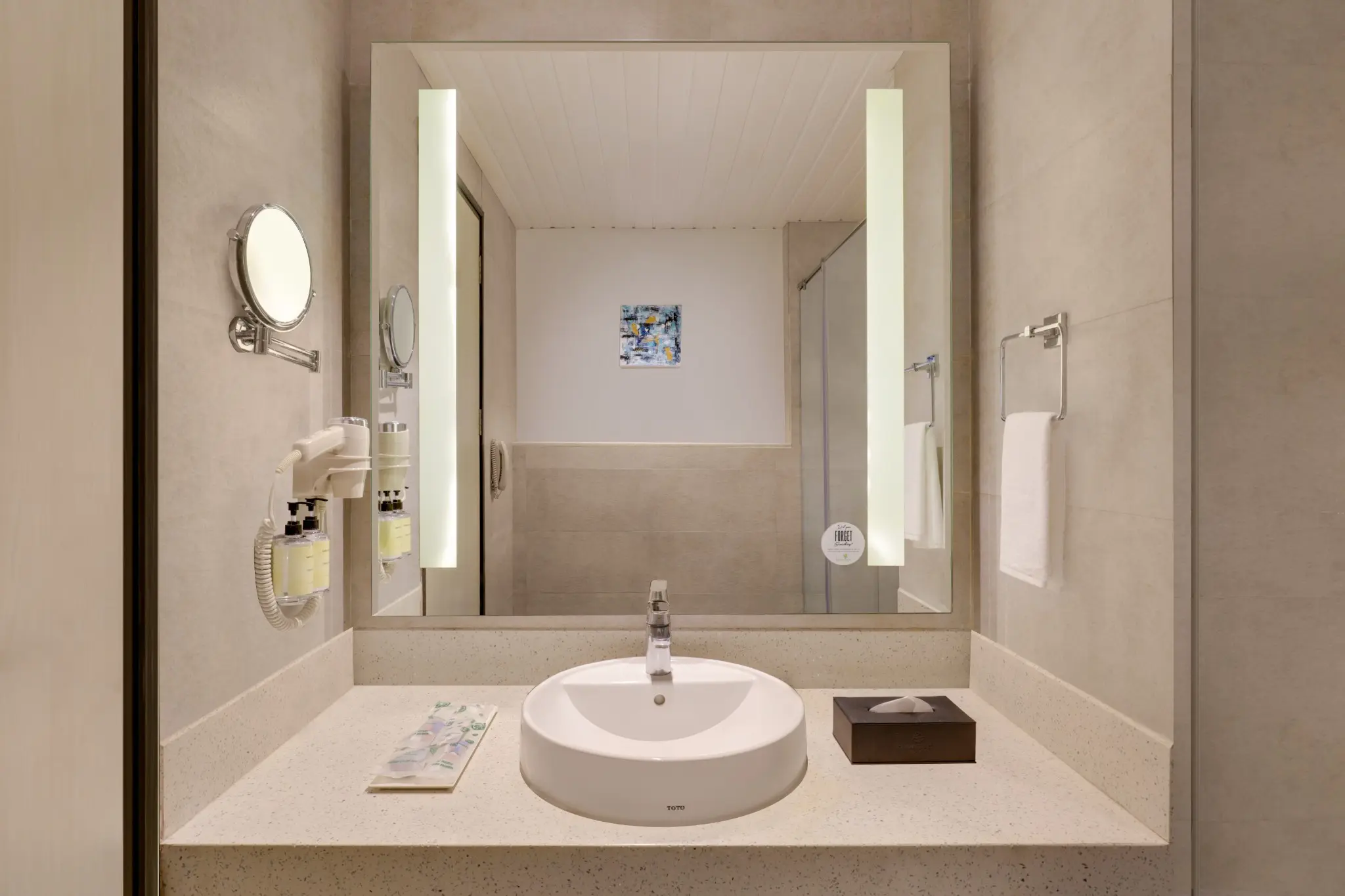 Superior Queen Room bathroom